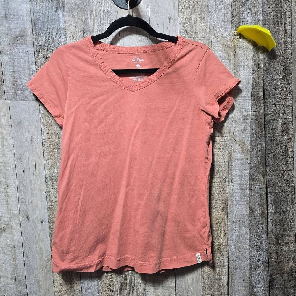 Old Ranch Salmon Basic V-Neck Tee Small Femme Simple Minimalist Everyday Casual